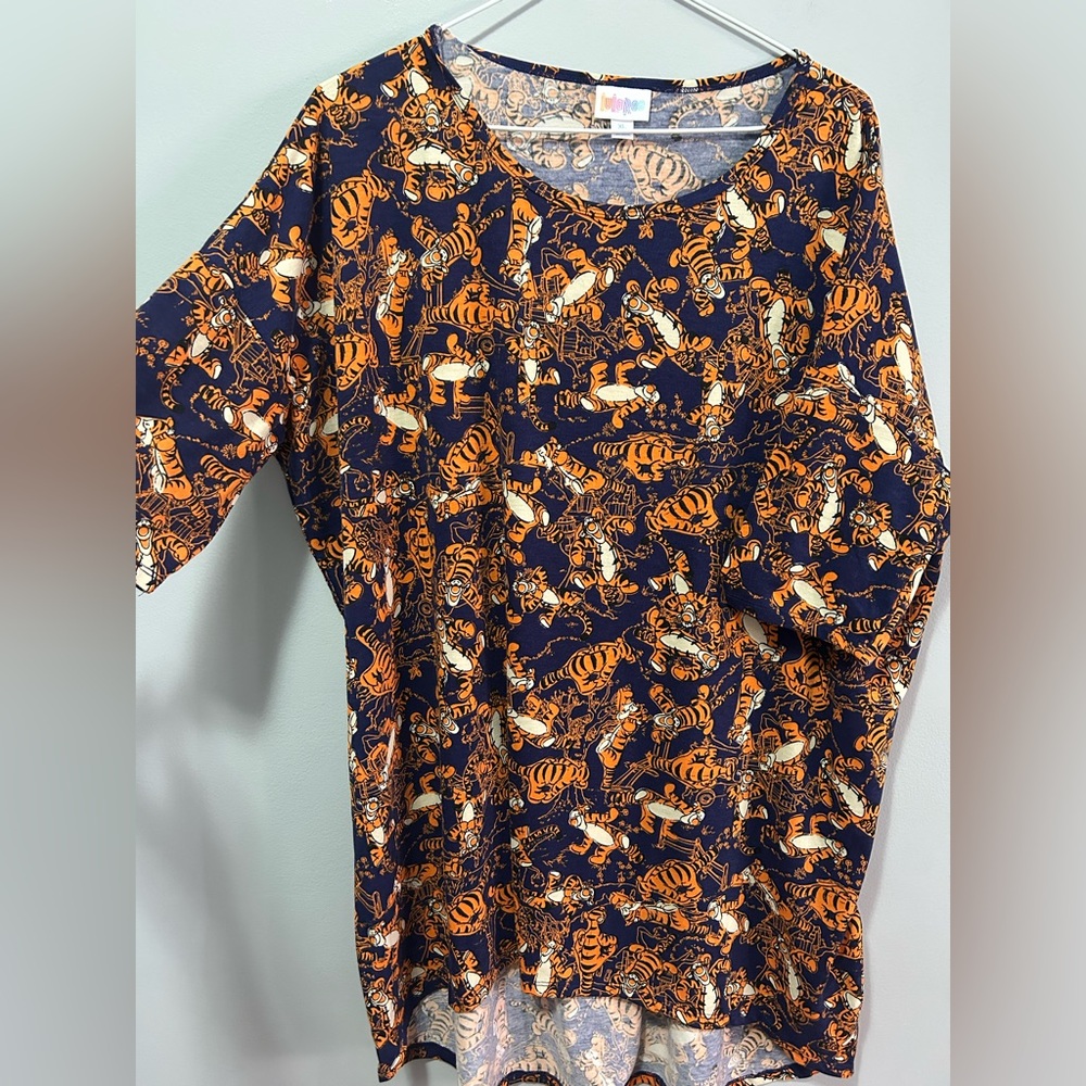 LuLaRoe Disney All over Tigger Print Short Sleeve T-shirt
